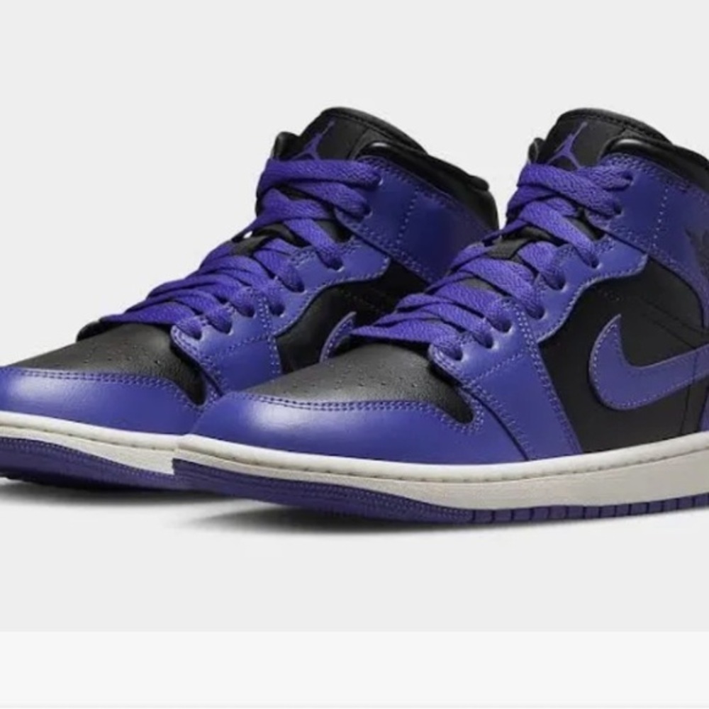 💜NWOT • NIKE WOMEN’S AIR JORDAN 1 MID